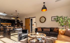 Black Stilt Retreat, Stunning Luxury Property